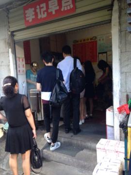 机会！青年路临街二十年餐饮老店整转