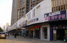 南湖十字路口106平米精装服装店急转