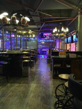 光谷好地段300平米精装餐厅因事转让