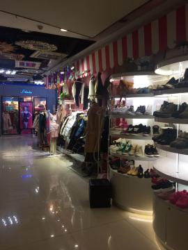 街道口乐天城服装店低价转让