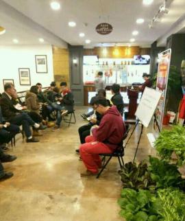 江汉路步行街400平米餐饮旺铺转让