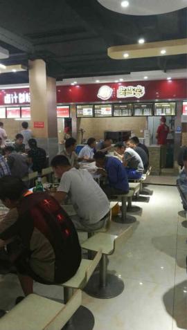 关山大道品牌美食城包赚钱档口因事转让