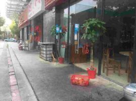 十字路口90平米餐馆转让