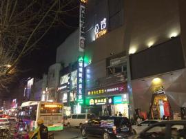 司门口单行道潮流百货5楼500平米商铺0...