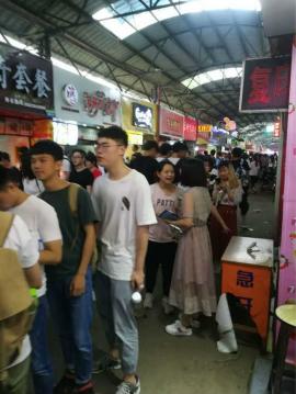 青山大学城15平米奶茶店转让