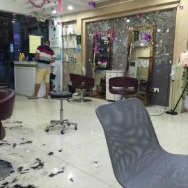 藏龙岛商业街240平米美发店转让