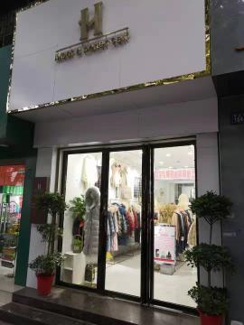 江夏复江道服装一条街上下两层100平旺铺...