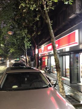 循礼门地铁口40平米小吃店转让