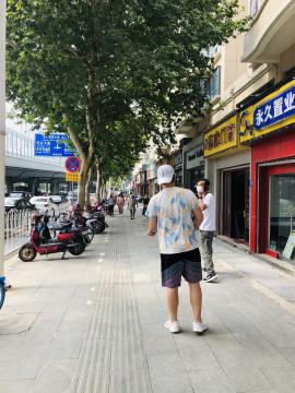 珞瑜路大型小区83盈利餐饮门面转让（可其...