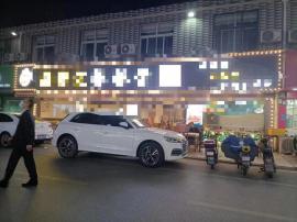 马湖商业街 宽大门头餐饮旺铺转让