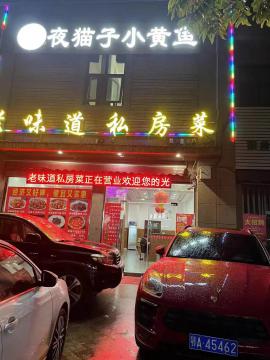 黄陂盘龙城两大万人小区出入口，大型餐饮店...