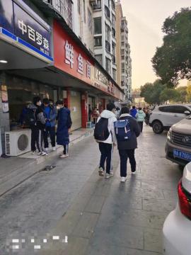 东西湖区田园街50平门面房东直租（行业不...