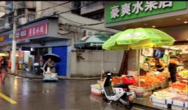 江汉路商圈大型社区底商餐馆转让（人流大）