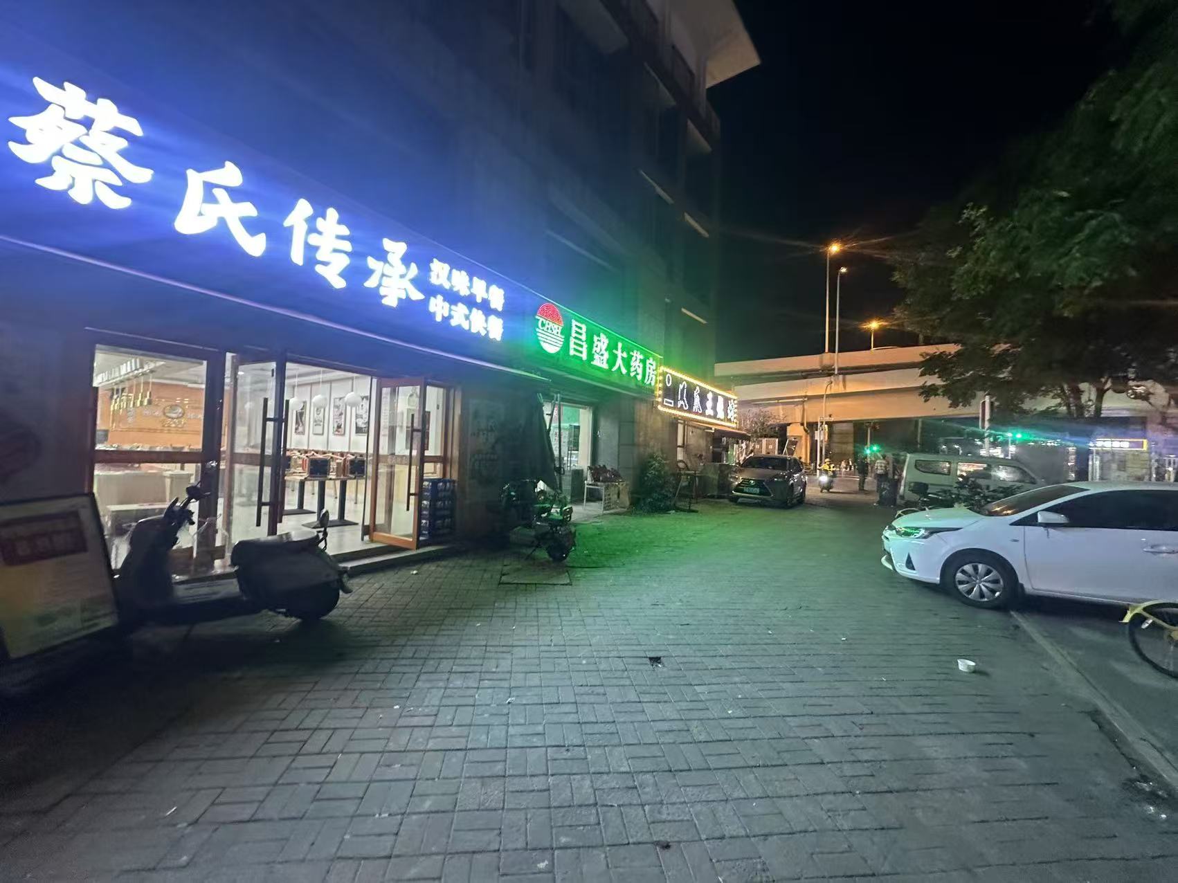 洪山区武汉职业技术大学附近小吃店转让