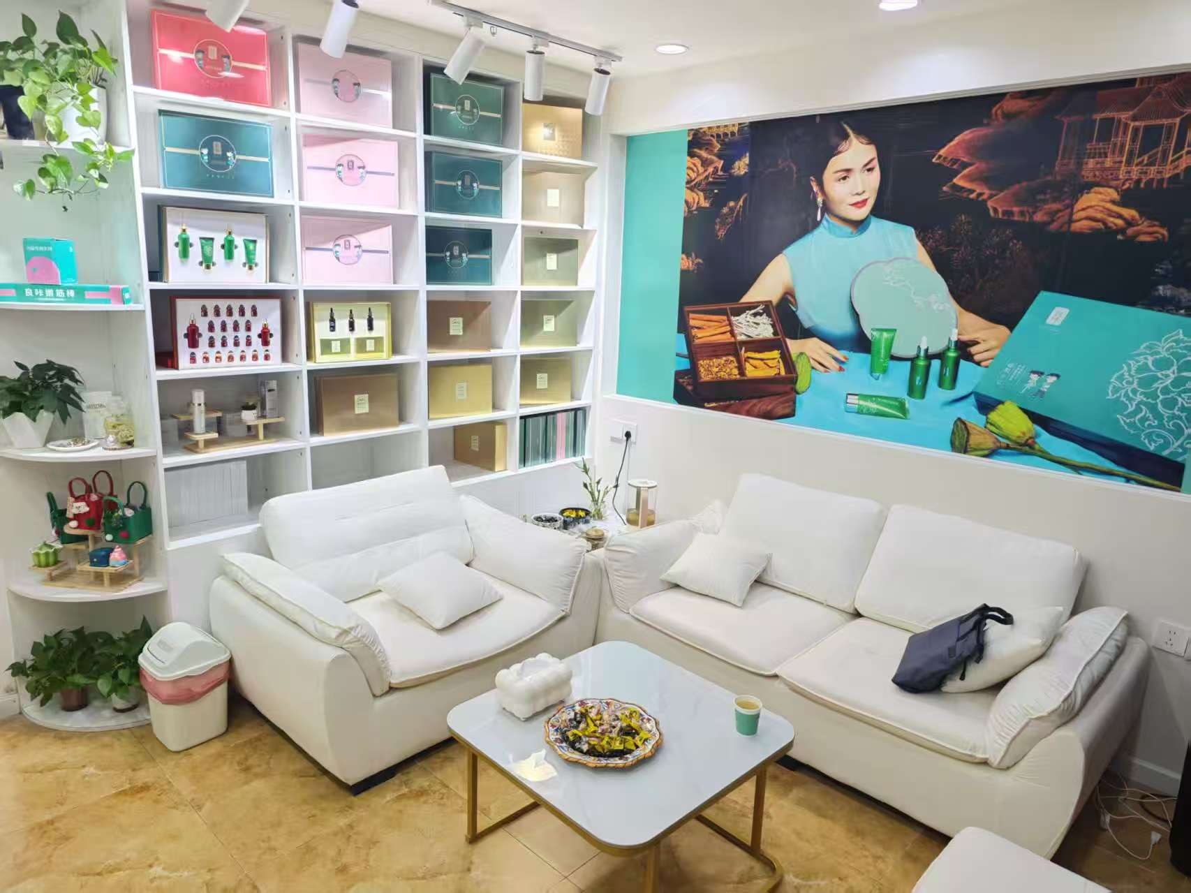 洪山区南湖精装修美容店白菜价转让！