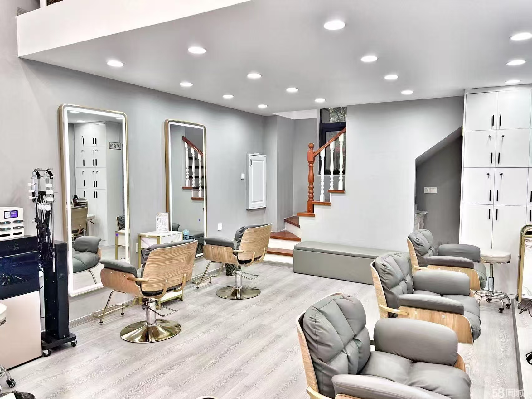 汉阳区绿地中央广场B区80平美发店转让