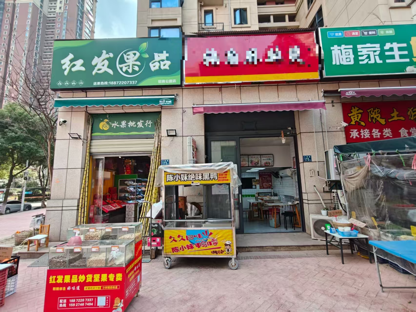 汉阳大型社区40平拐角麻辣烫转让 楼上可...