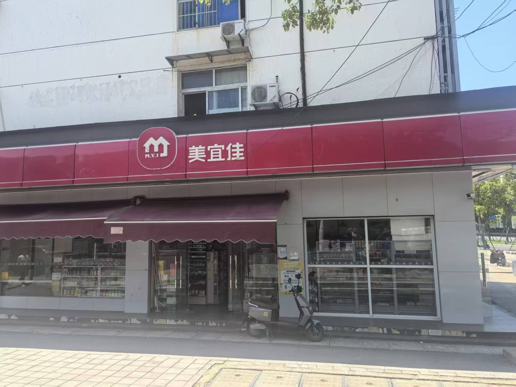 东西湖革新小区十字路口48平市店转让