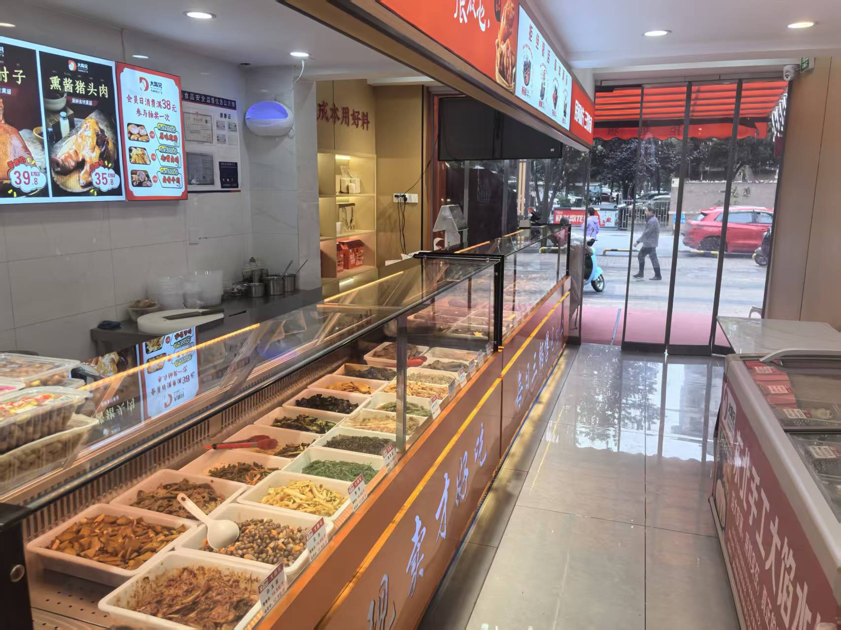 洪山区康福路小区对面卤菜店急转（可空转）