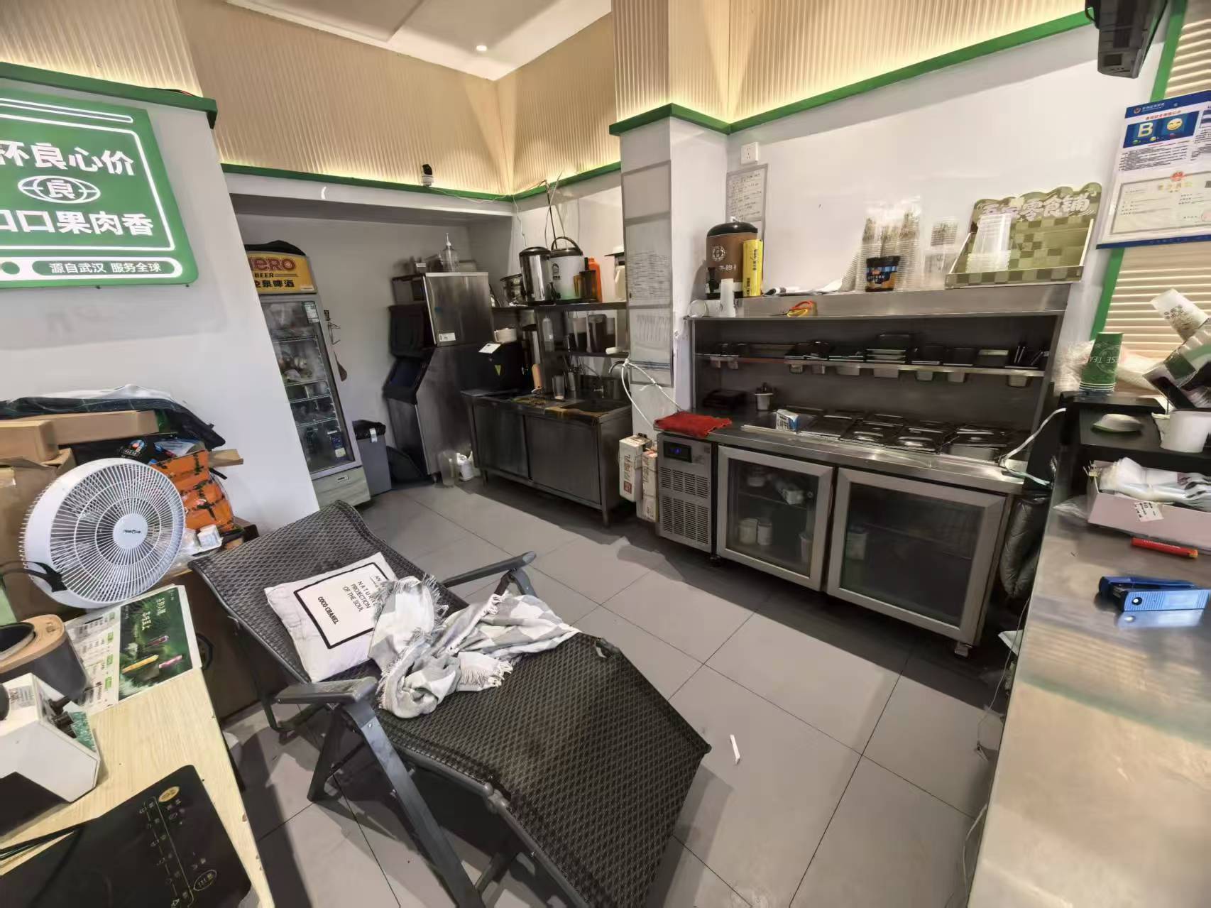 东西湖区东吴大道中心广场品牌奶茶店转让 